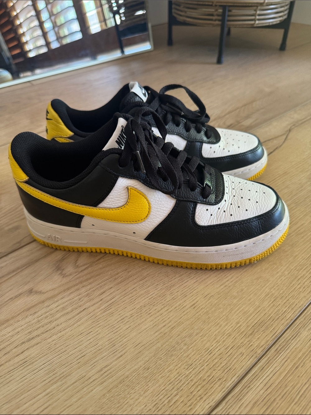 Nike Womens Air Force 1 Low - Black/White/Yellow